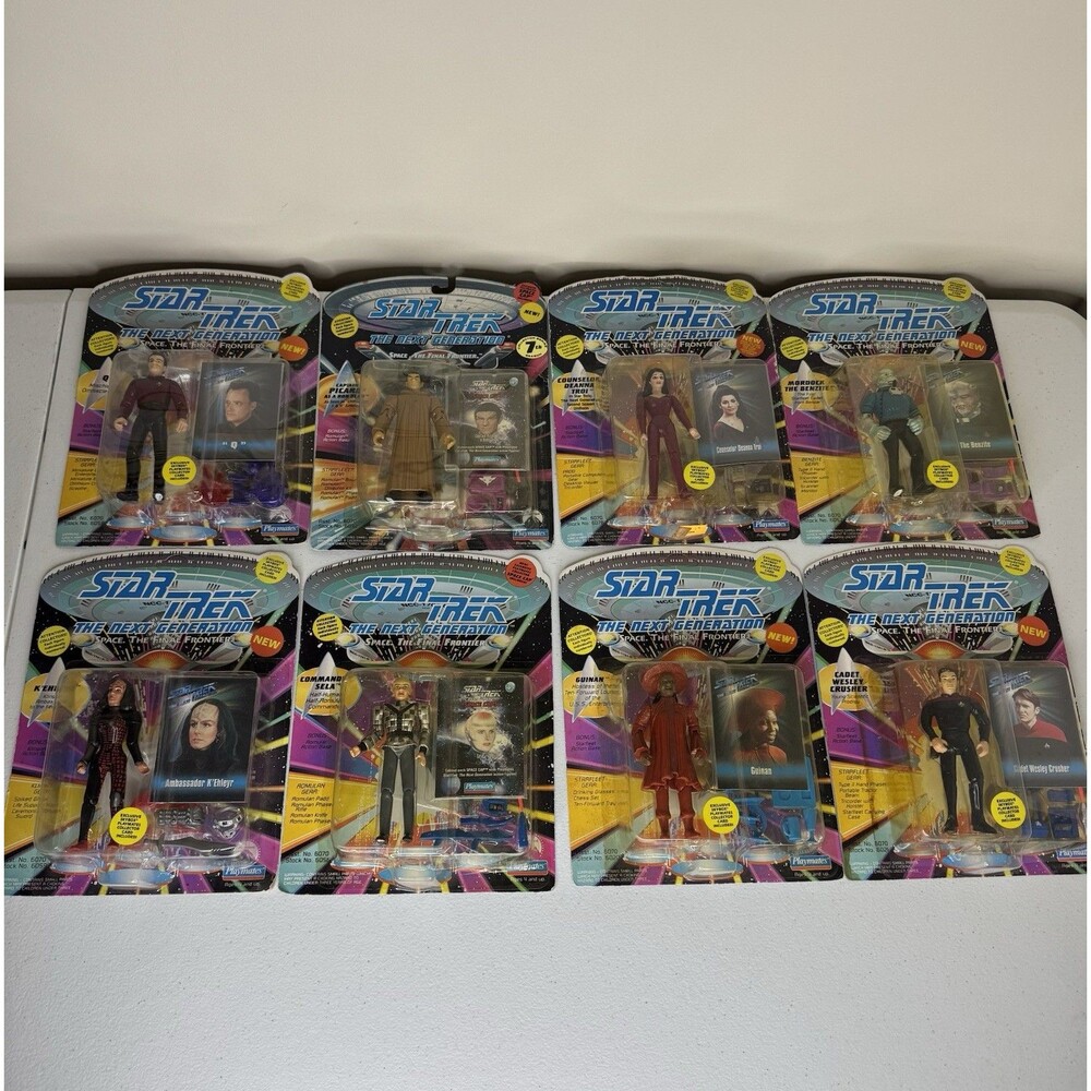 STAR TREK 1993 & 94 THE NEXT GENERATION (LOT OF 8 PCS )  **VINTAGE**